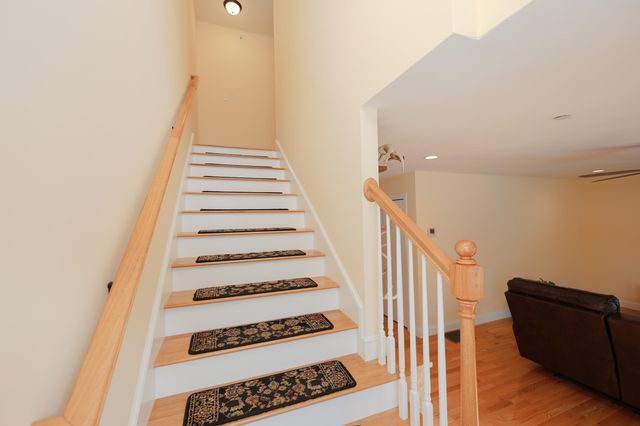 11 Rockingham Rd Apt H, Auburn, NH 03032