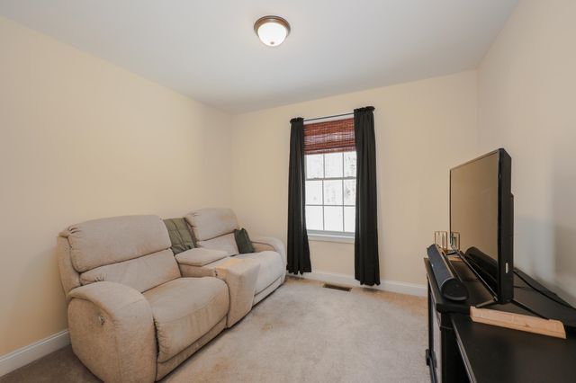 11 Rockingham Rd Apt H, Auburn, NH 03032