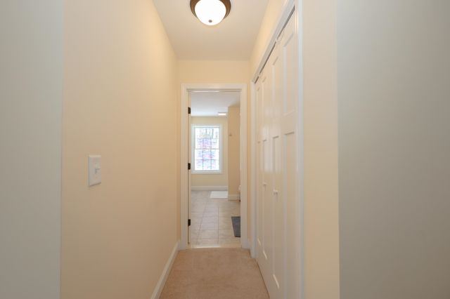 11 Rockingham Rd Apt H, Auburn, NH 03032