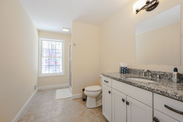 11 Rockingham Rd Apt H, Auburn, NH 03032