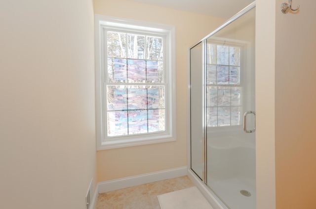 11 Rockingham Rd Apt H, Auburn, NH 03032