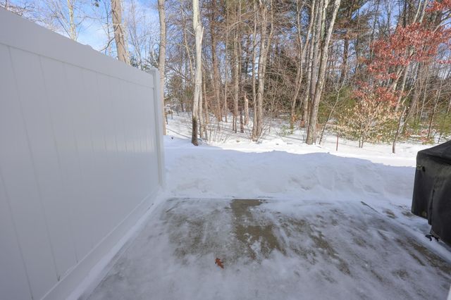 11 Rockingham Rd Apt H, Auburn, NH 03032