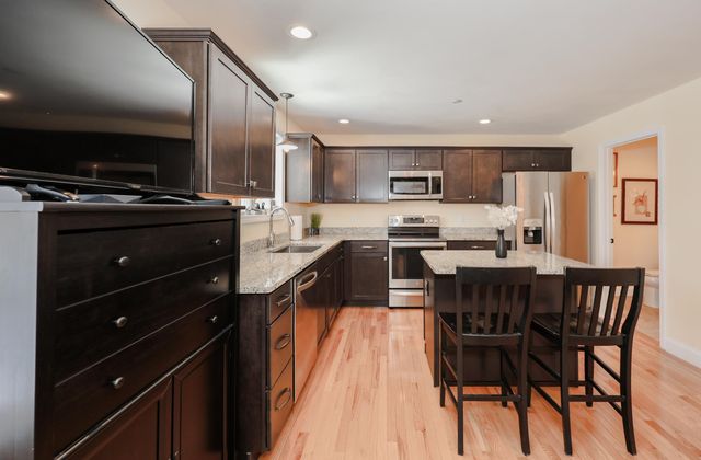 11 Rockingham Rd Apt H, Auburn, NH 03032