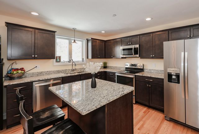 11 Rockingham Rd Apt H, Auburn, NH 03032