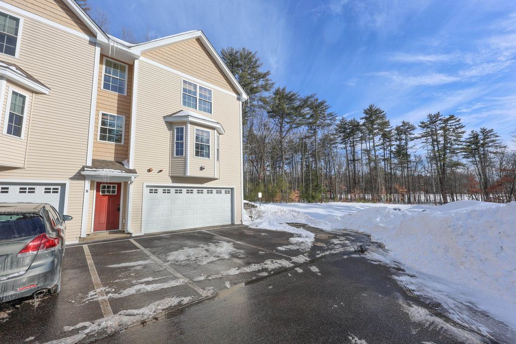11 Rockingham Rd Apt H, Auburn, NH 03032