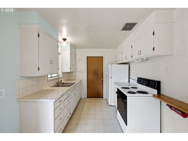 3375 ELMIRA Rd, Eugene, OR 97402