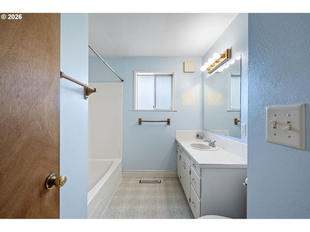 3375 ELMIRA Rd, Eugene, OR 97402