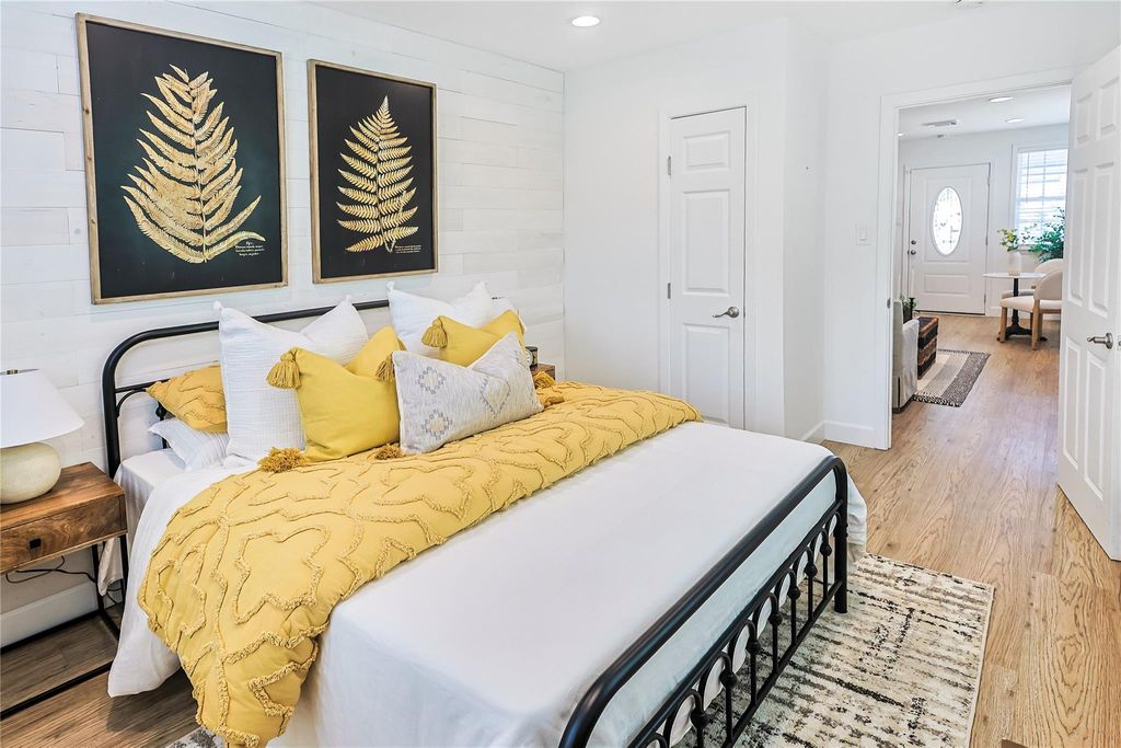 5121 Avenue Q, Galveston, TX 77551