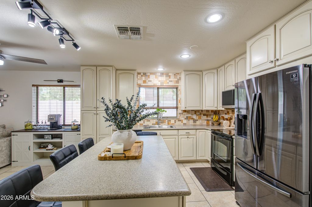 349 W SETTLERS Trail, Casa Grande, AZ 85122 — photo 4