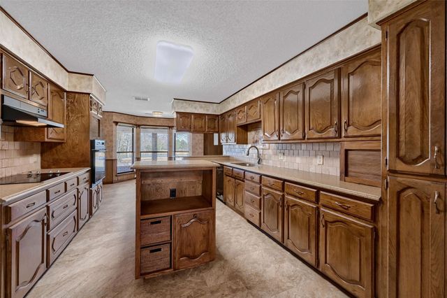 268 Roland Road, Whitesboro, TX 76273