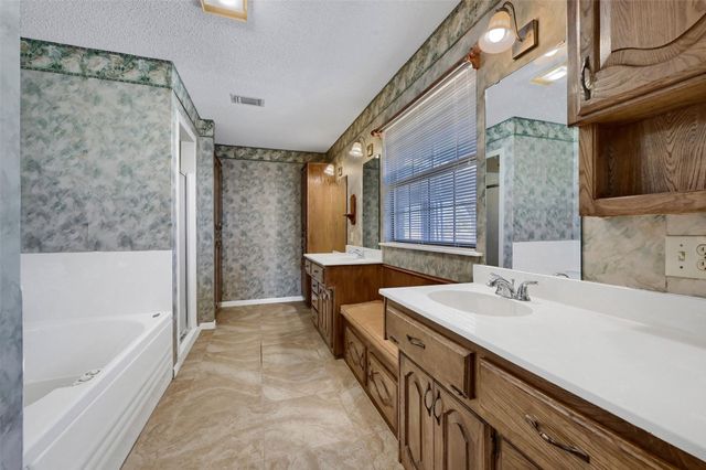 268 Roland Road, Whitesboro, TX 76273