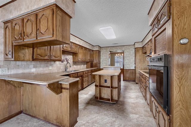 268 Roland Road, Whitesboro, TX 76273