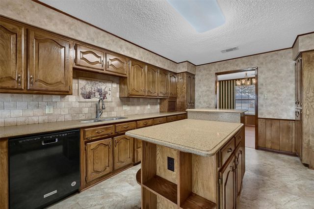 268 Roland Road, Whitesboro, TX 76273