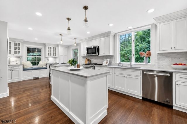 15 Afterglow Ave, Verona Twp., NJ 07044