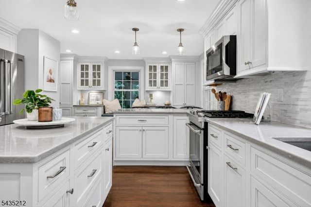 15 Afterglow Ave, Verona Twp., NJ 07044