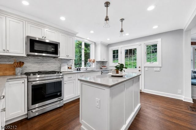15 Afterglow Ave, Verona Twp., NJ 07044