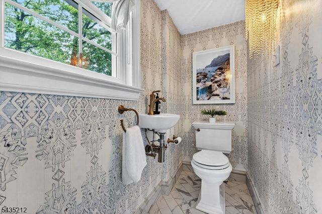 15 Afterglow Ave, Verona Twp., NJ 07044
