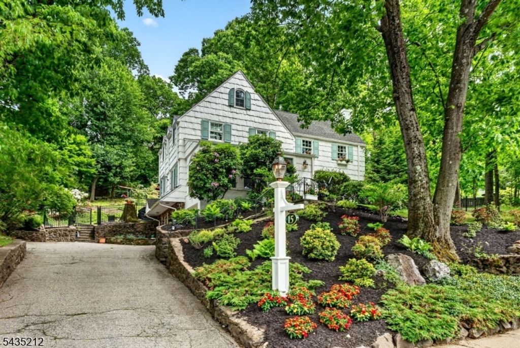 15 Afterglow Ave, Verona Twp., NJ 07044
