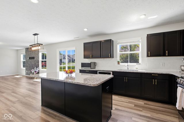9760 Oakgrove Drive, Pendleton, IN 46064