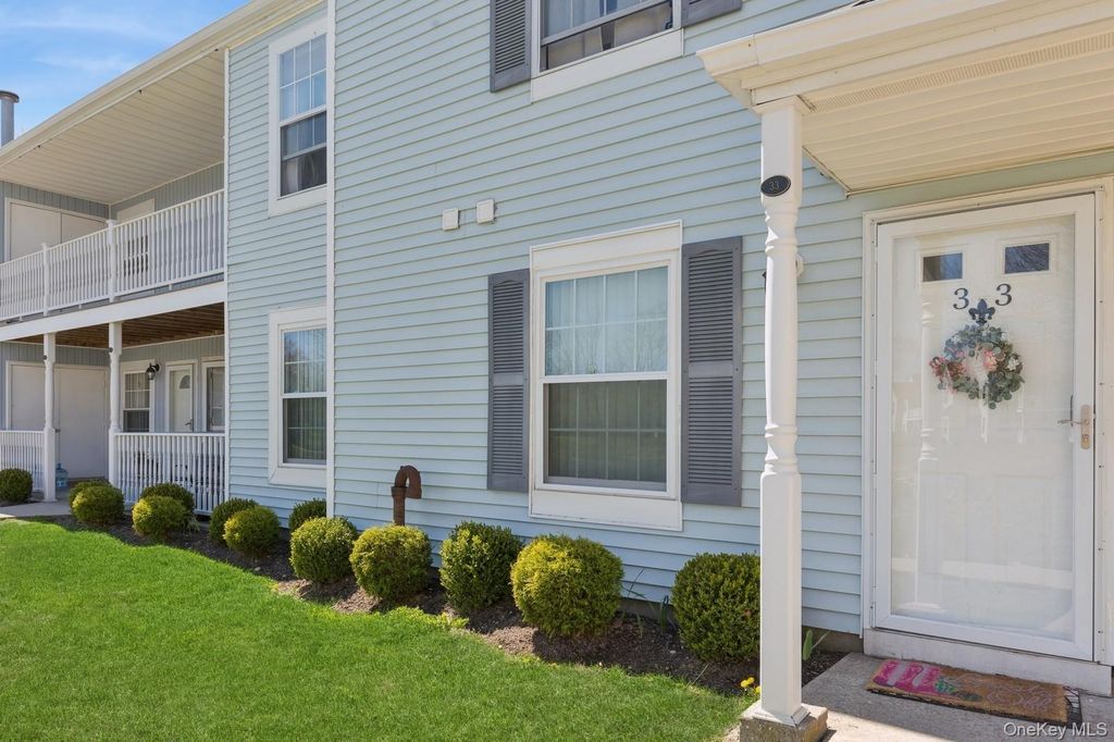 33 Fairview Circle, Middle Island, NY 11953 — photo 2