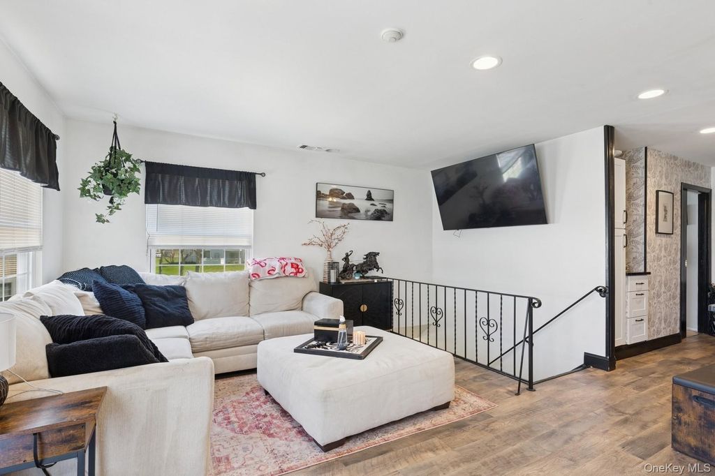 33 Fairview Circle, Middle Island, NY 11953 — photo 5