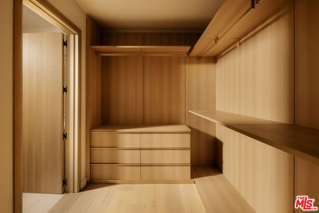 2919 Waverly Drive, Los Angeles, CA 90039