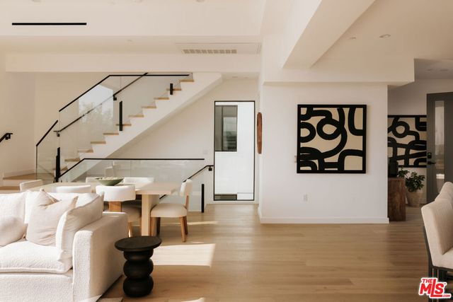 2919 Waverly Drive, Los Angeles, CA 90039