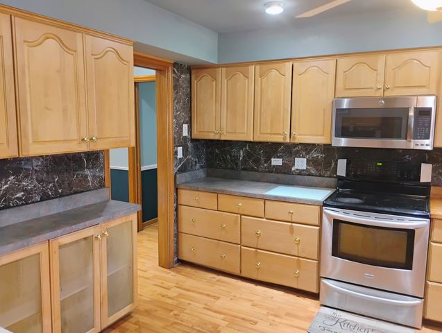 17w120 Woodland Avenue, Bensenville, IL 60106