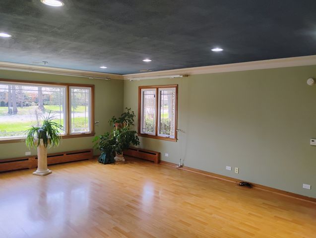 17w120 Woodland Avenue, Bensenville, IL 60106