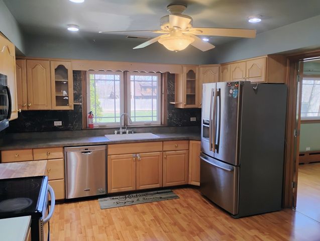 17w120 Woodland Avenue, Bensenville, IL 60106