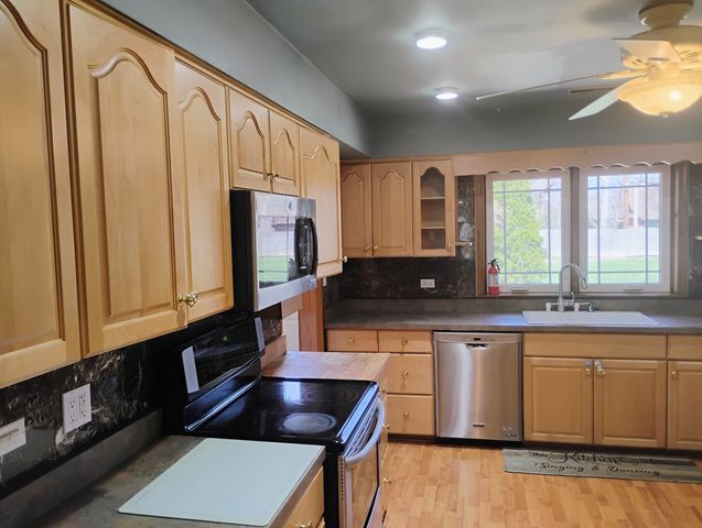 17w120 Woodland Avenue, Bensenville, IL 60106