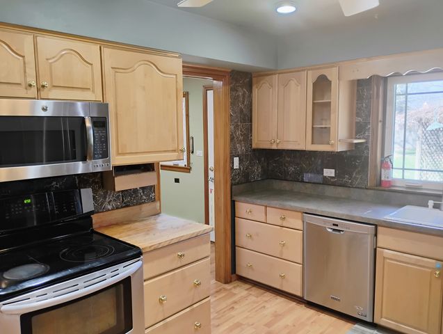 17w120 Woodland Avenue, Bensenville, IL 60106