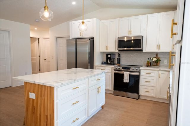 7979 48TH AVENUE N, St Petersburg, FL 33709