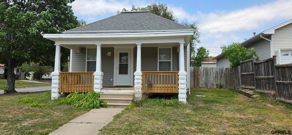 902 Hartley Street, Lincoln, NE 68521