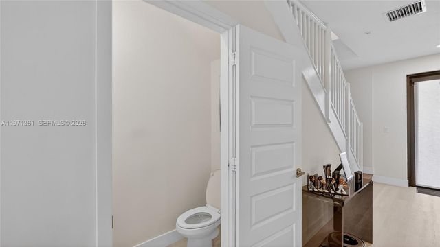 10455 NW 82nd St 9, Doral, FL 33178