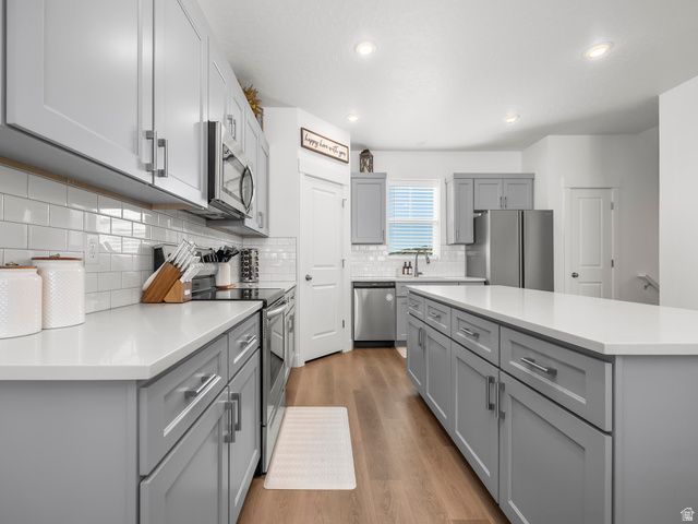 714 E GARDEN GROVE DR, Eagle Mountain, UT 84005