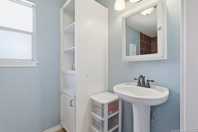 219 Karen ln, San Antonio, TX 78209