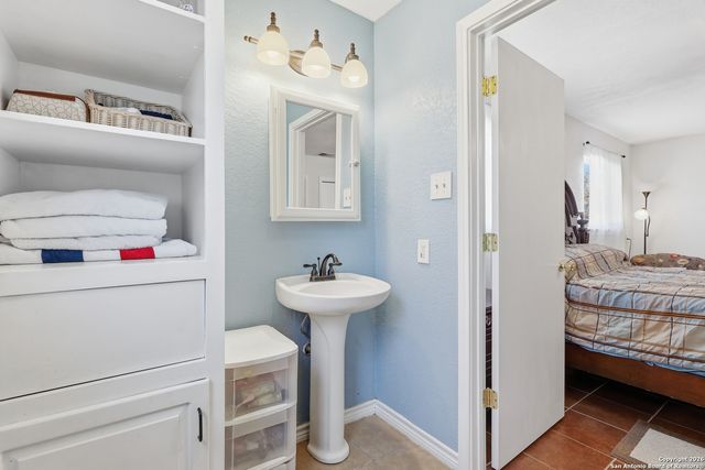 219 Karen ln, San Antonio, TX 78209