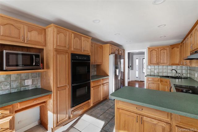 148 Exeter Road, Massapequa, NY 11758