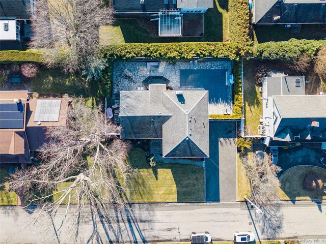 148 Exeter Road, Massapequa, NY 11758