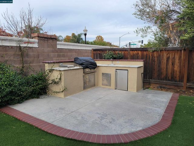 1367 Bellerose Ct, Brentwood, CA 94513