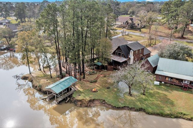 50 Hunters Creek Drive, Huntsville, TX 77340