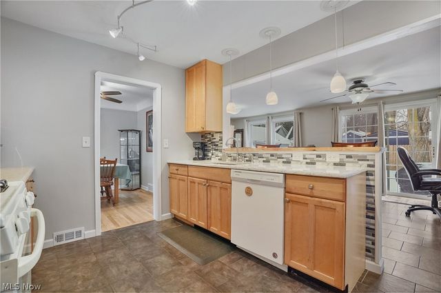 86 Hartshorn Drive, Painesville, OH 44077