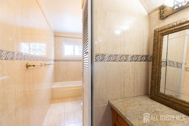 19 Jonquil Circle, Fords, NJ 08863