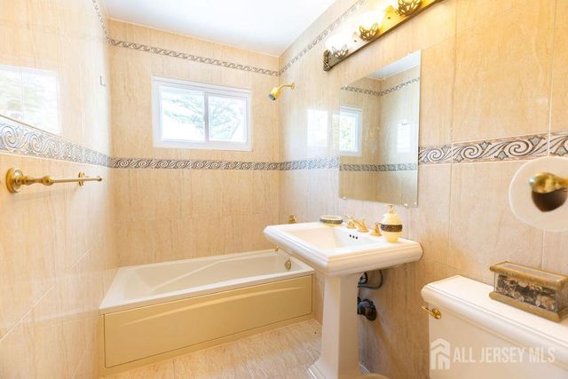 19 Jonquil Circle, Fords, NJ 08863
