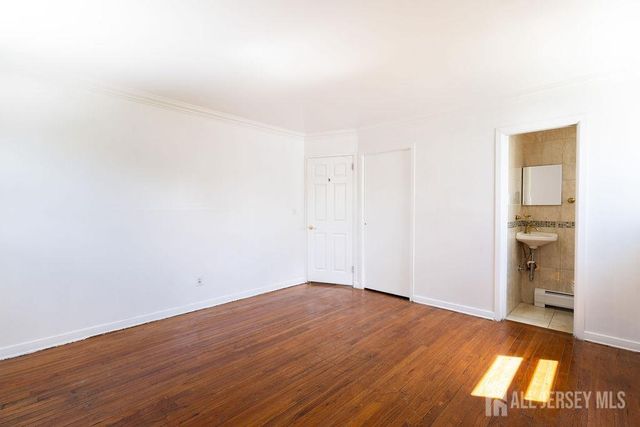19 Jonquil Circle, Fords, NJ 08863