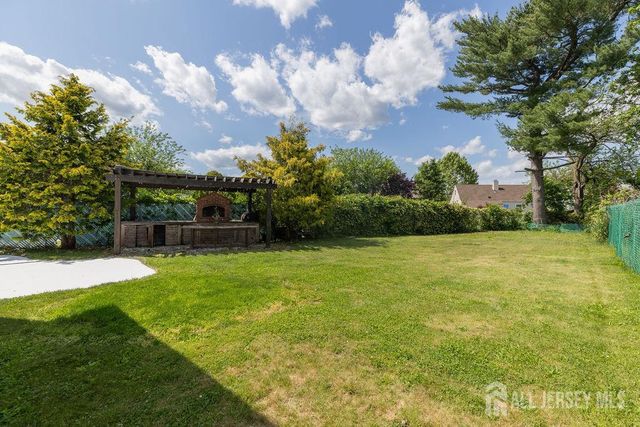 19 Jonquil Circle, Fords, NJ 08863