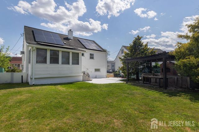 19 Jonquil Circle, Fords, NJ 08863