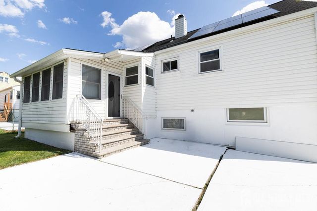 19 Jonquil Circle, Fords, NJ 08863