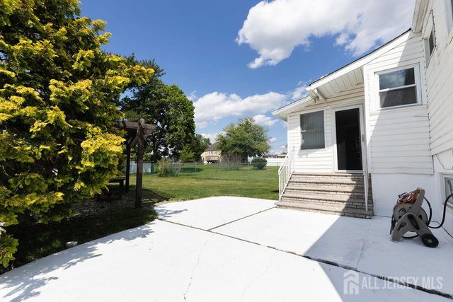 19 Jonquil Circle, Fords, NJ 08863